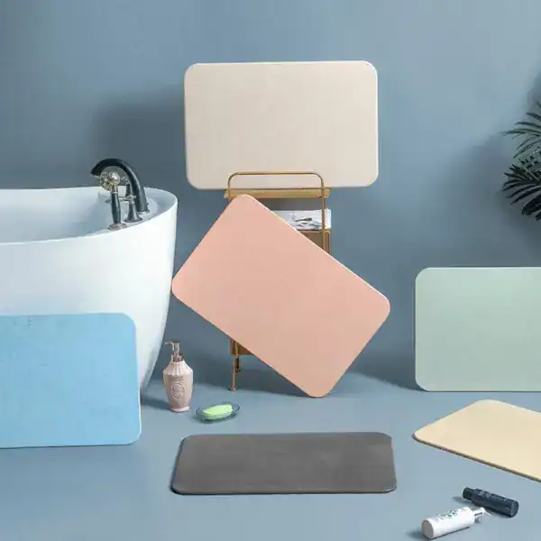 Absorberende douchemat in verschillende kleuren voor badkamer, antislip en comfortabel.