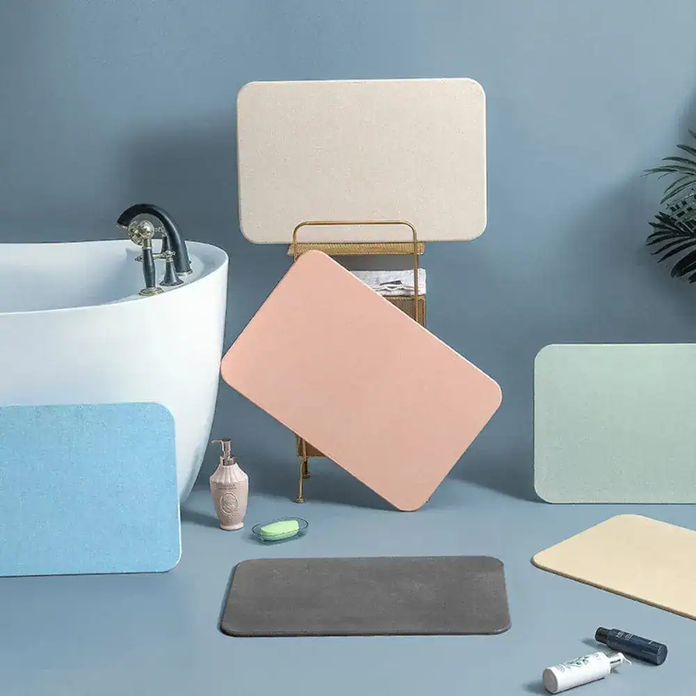Absorberende douchemat in verschillende kleuren voor badkamer, antislip en comfortabel.