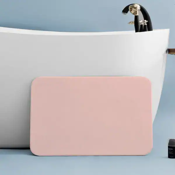 Rosé badkamermat voor de douche, antislip en absorberend.