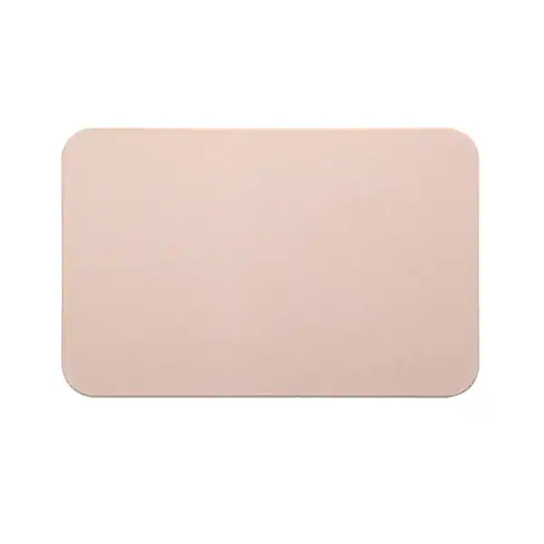 Rosé badkamermat met afgeronde hoeken, absorberend en antislip.