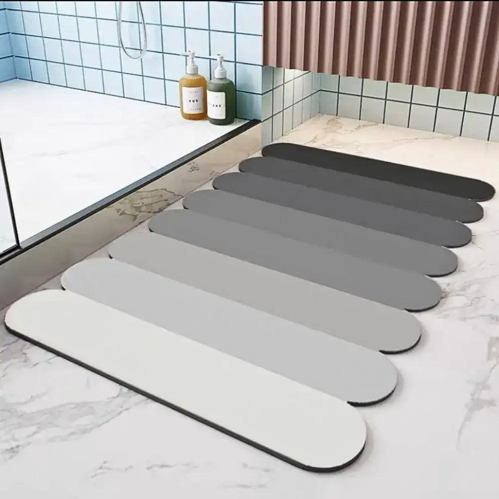 Absorberende badkamermat in verschillende grijstinten, antislip, voor douche en bad.