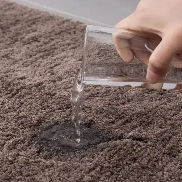Antislip badmat wassen, waterdicht testen, bruikbaar in badkamer.