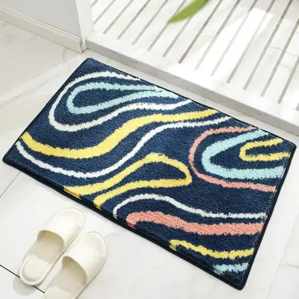 Antislip badmat zwart met kleurrijke golfpatronen voor badkamer.