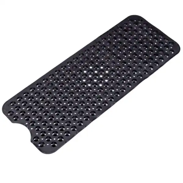 Zwarte antislip badmat met gaten voor waterafvoer.