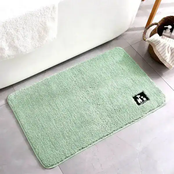 Groene badkamermat met antislip rand, voor douche of bad.