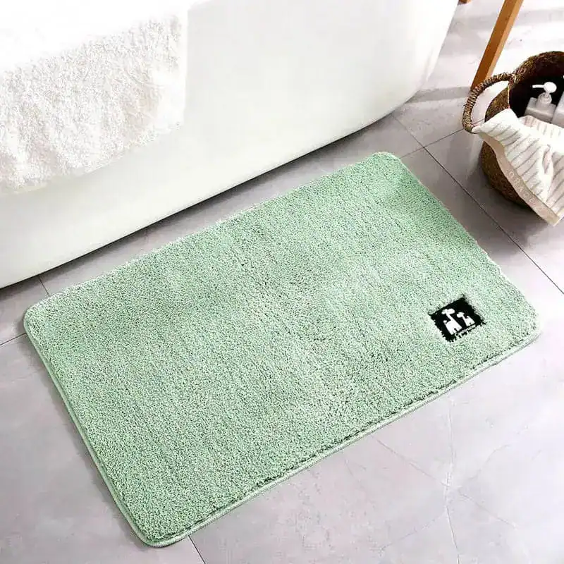 Groene badkamermat met antislip rand, voor douche of bad.