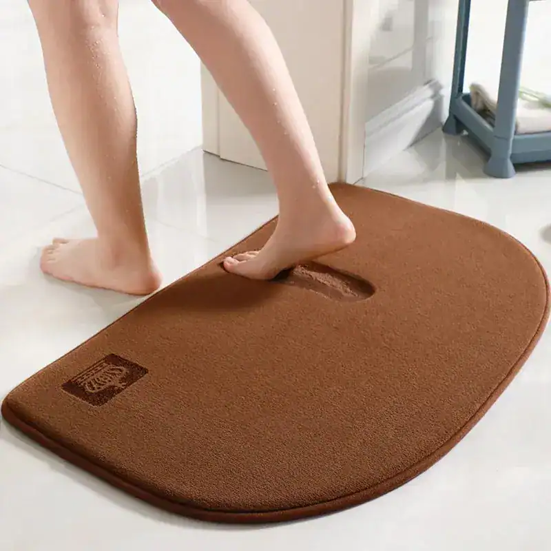Ronde badkamermat bruin met antislipoppervlak voor comfort in de douche.