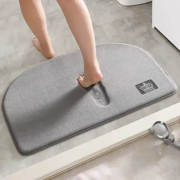 Ronde badkamermat grijs met antislipoppervlak en kroonlogo.