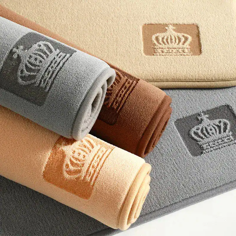 Ronde badkamermat met kroonmotief in verschillende kleuren, antislip.