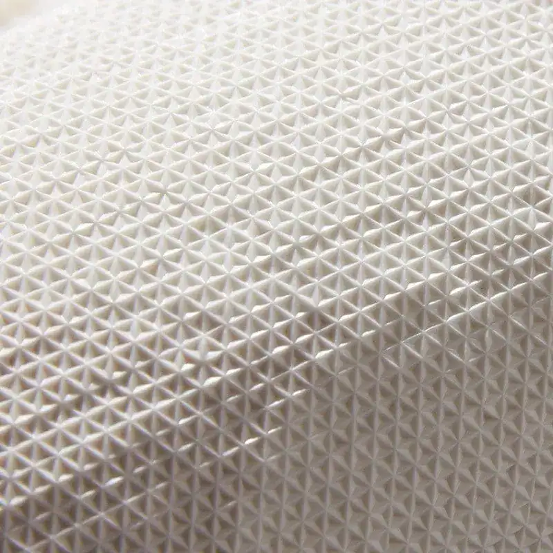 Wit badkamermat met antislip textuur voor veiligheid in de badkamer.