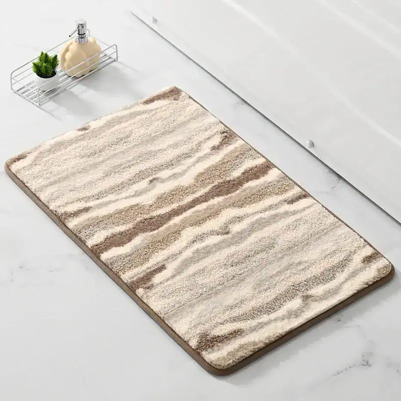Badkamermat antislip met zebra-achtig patroon in beige en bruin.