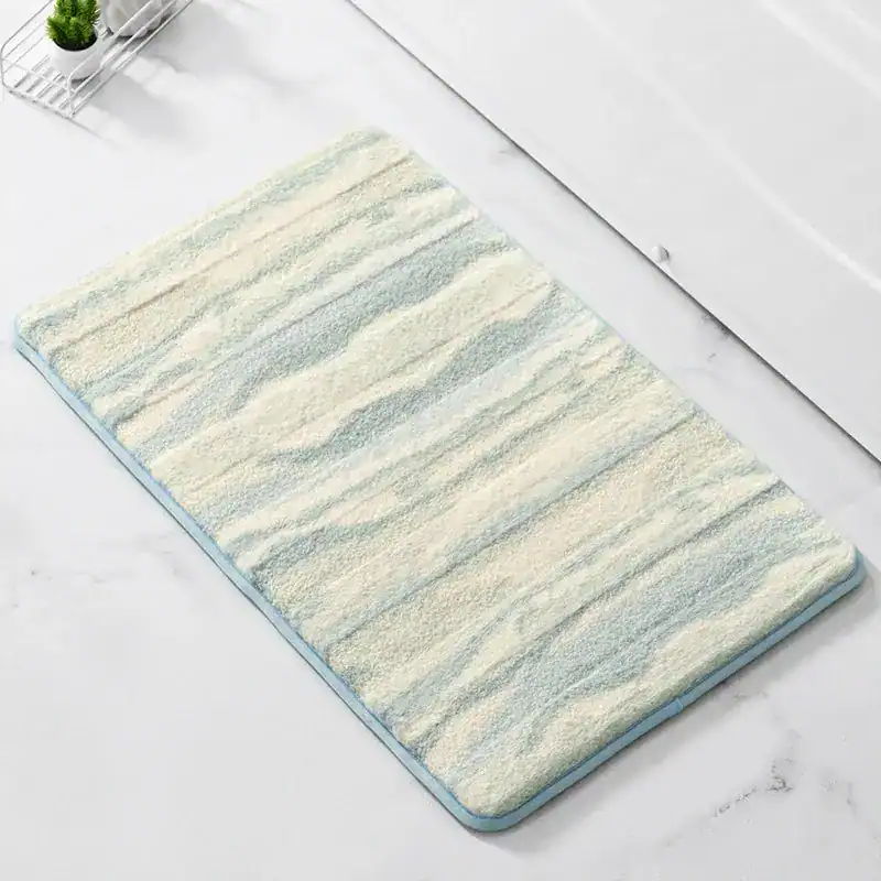 Badkamermat antislip met blauw- en crèmekleurige strepen, voor bad of douche.