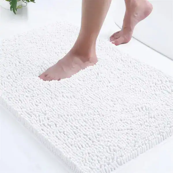 Witte badmat 120 x 60 met zachte textuur voor badkamer en douche.