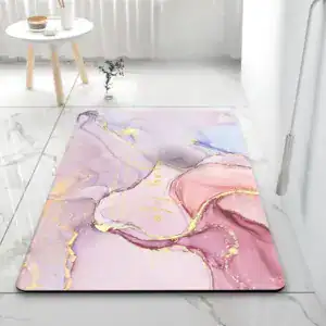 Badmat 50x80 met roze en paarse marmerlook, antislip voor badkamer.
