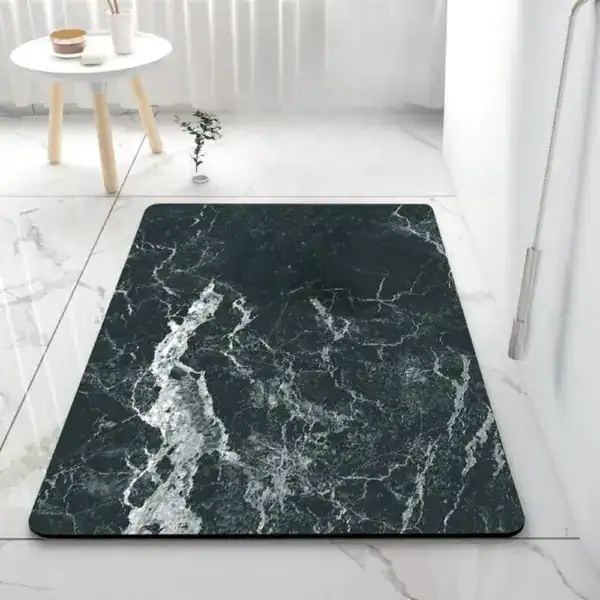Zwarte badmat met marmerpatroon, antislip, voor badkamer en douche.