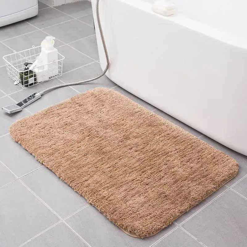Badmat 80x100 beige, zacht vloermat voor badkamer met antislip eigenschappen.