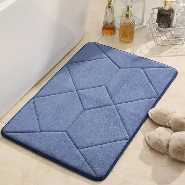 Blauwe badmat met antislip structuur voor badkamer, beige badkamermat.