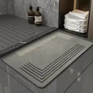 Antraciet badmat groot met gestreepte rand, antislip voor badkamer.