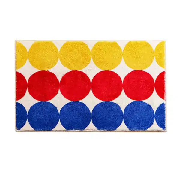 Badmat bubbels met rode gele en blauwe cirkels op witte achtergrond.