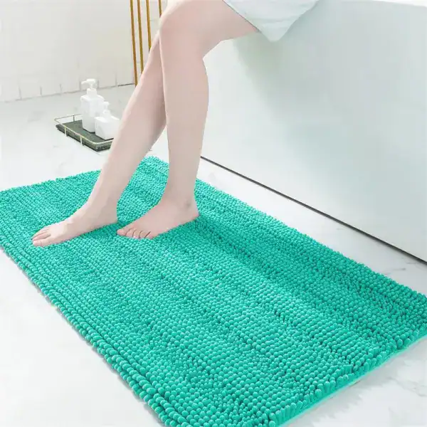 Creme gekleurde badmat met antislip textuur voor de badkamer.