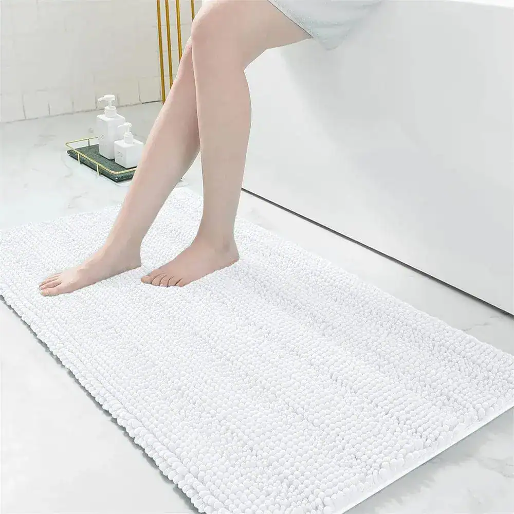 Witte badmat met antislip textuur voor badkamer en douche.