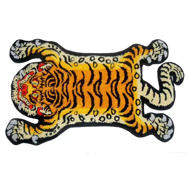 Badmat in de vorm van een tijger met oranje en zwarte strepen, geschikt als badkamermat of douchemat.
