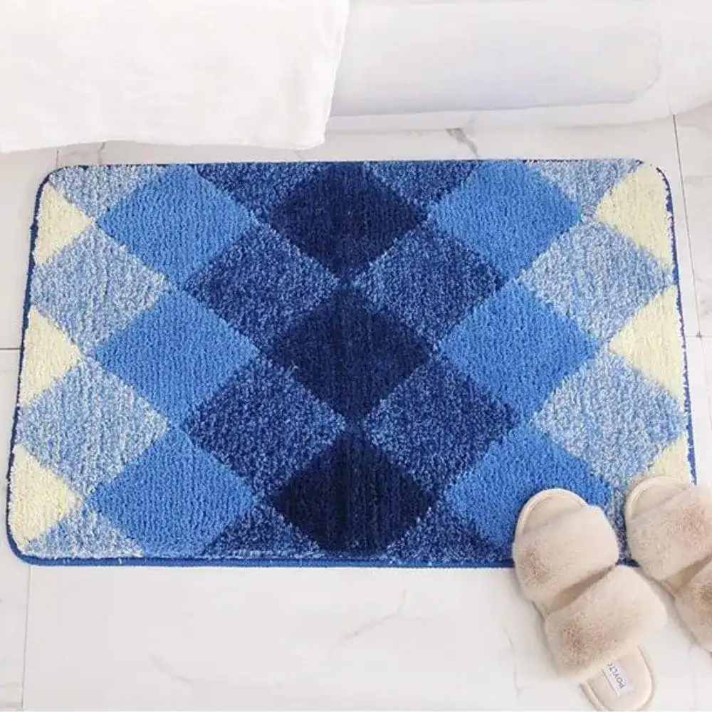Blauwe badmat met geruite patroon, antislip voor badkamer.