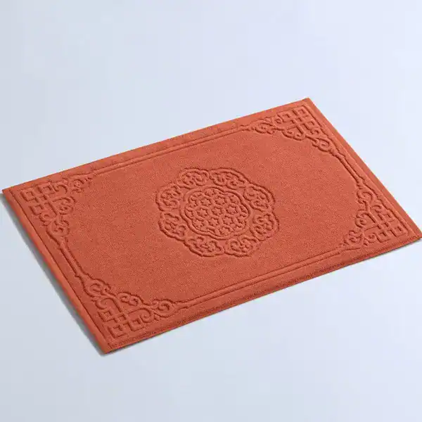 Oranje badmat katoen met antislip patroon en decoratief borduursel.