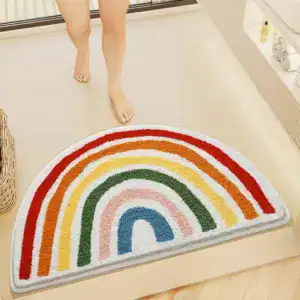 Regenboogvormige badmat met kleurrijke strepen, antislip voor badkamer.