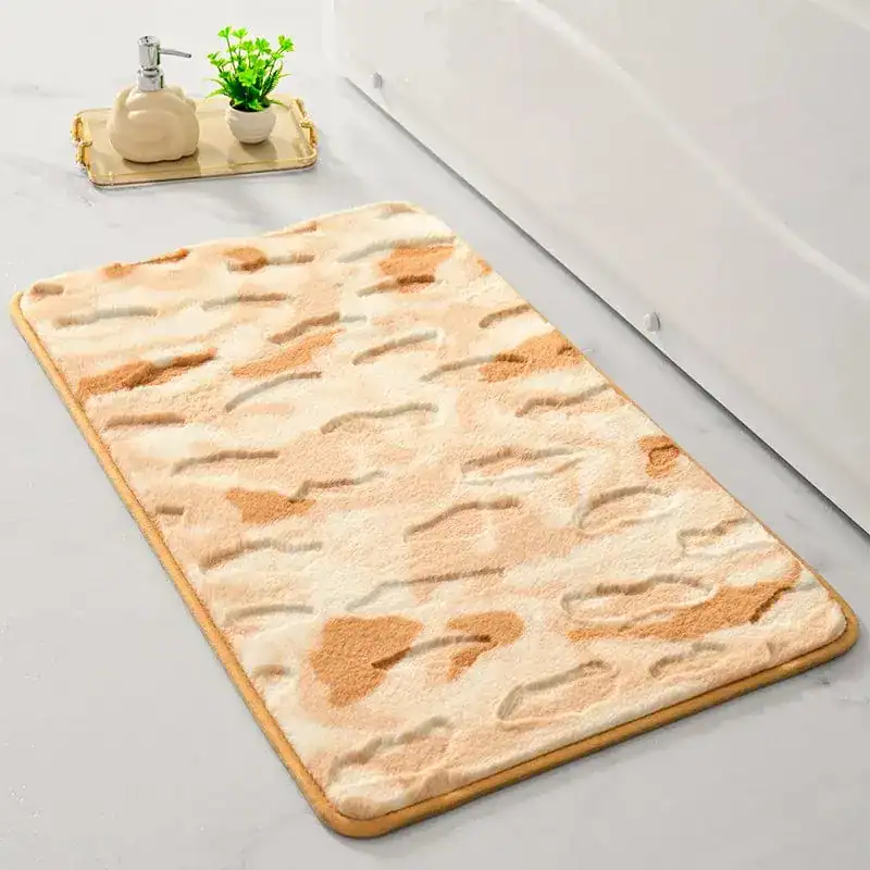 Lichtgroene badmat met kamouflagemotief, antislip, voor badkamer.