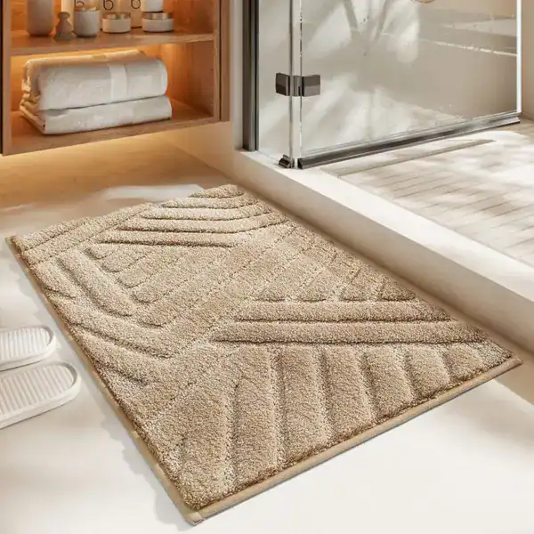 Badmat loper met geometrisch patroon in beige, voor badkamer of douche.