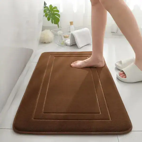 Bruin badmat met antislip rand, voor badkamer en douche.