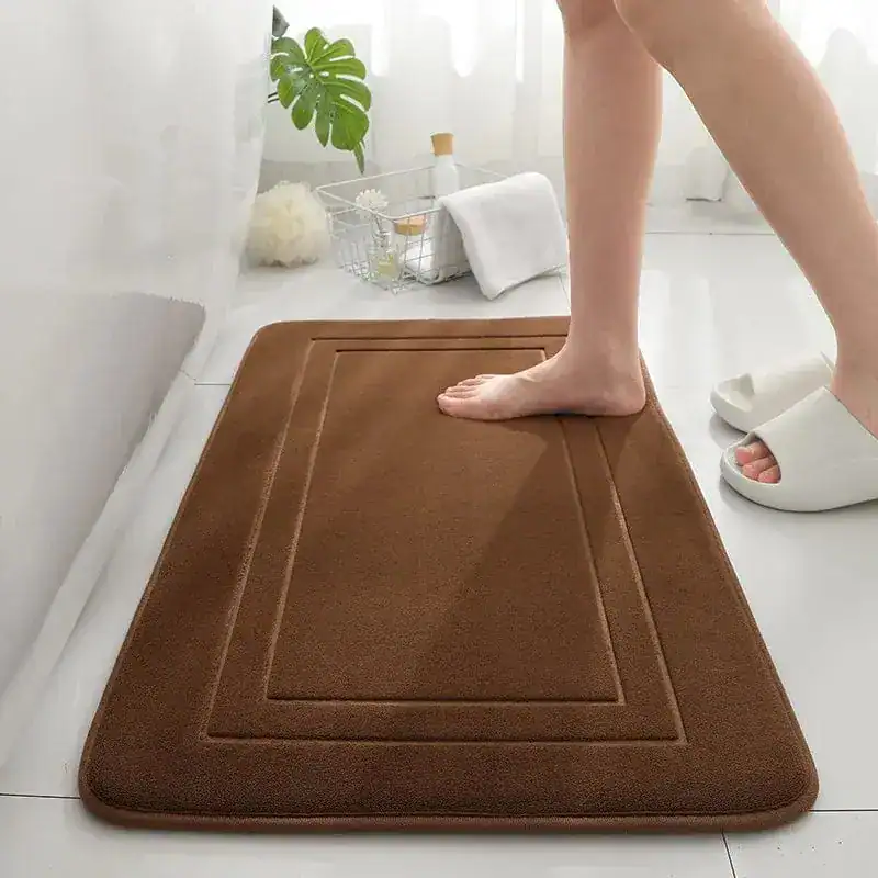 Bruin badmat met antislip rand, voor badkamer en douche.