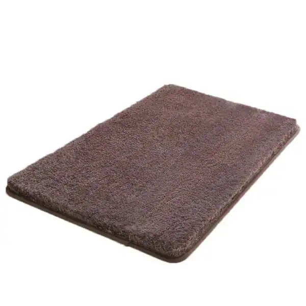 Bruine badmat met antislip onderkant, geschikt voor badkamer en douche.