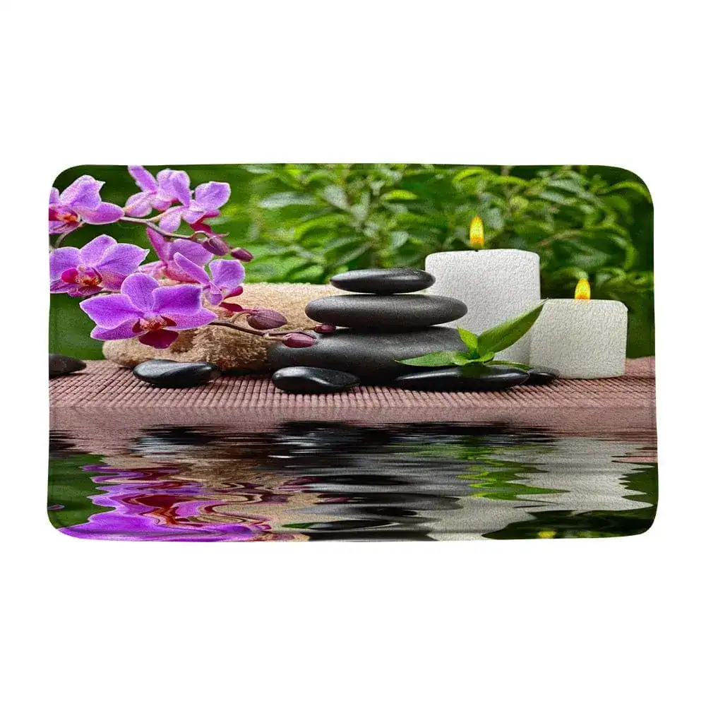 Badmat met foto van orchideeën, stenen en kaarsen voor badkamer.