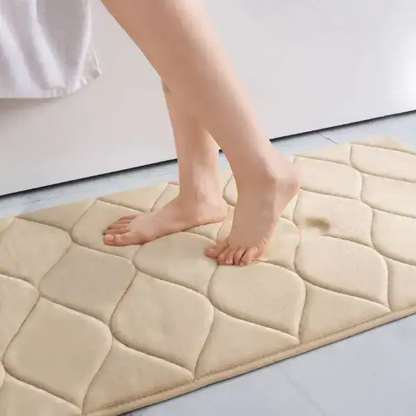 Badmat met noppen in beige kleur, antislip en comfortabel voor uw badkamer.