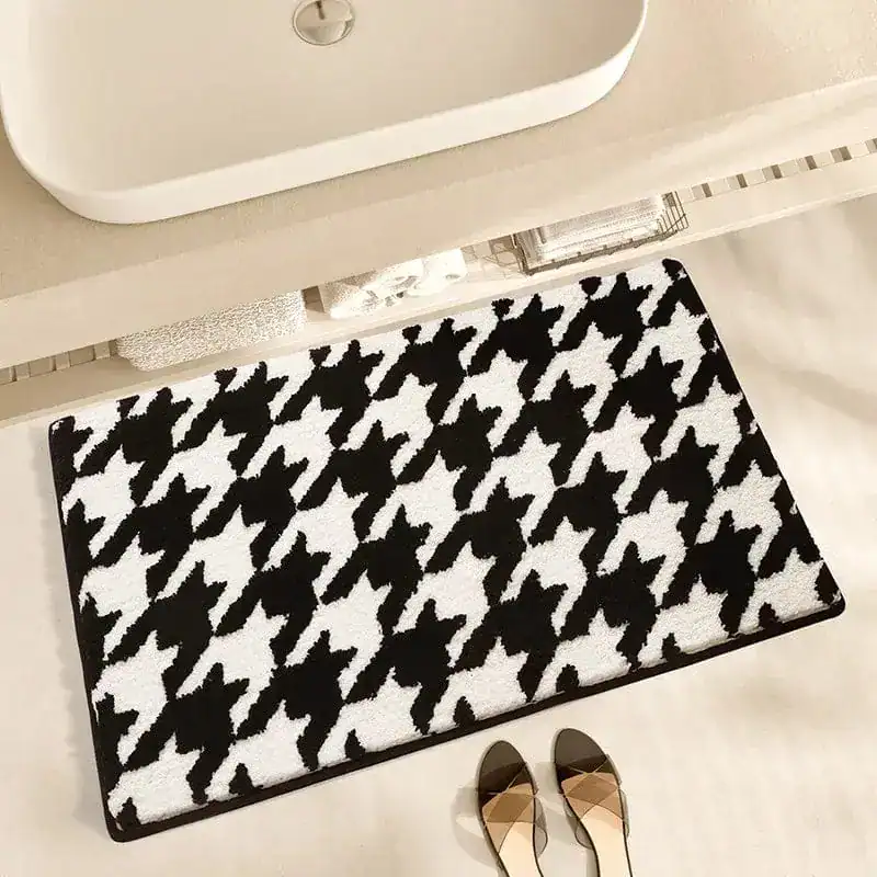 Badmat met houndstooth print, zwart-wit, antislip, voor badkamer.