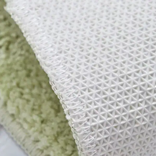 Badmat mint met antislip textuur, witte badkamermat voor veiligheid.