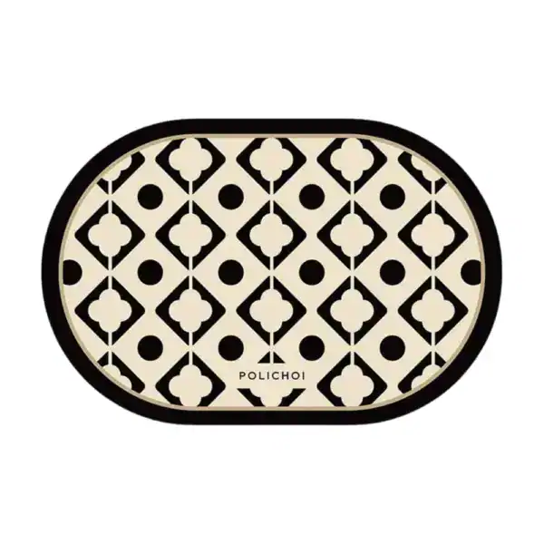 Ovaal beige badmat met zwart geometrisch patroon en rand.