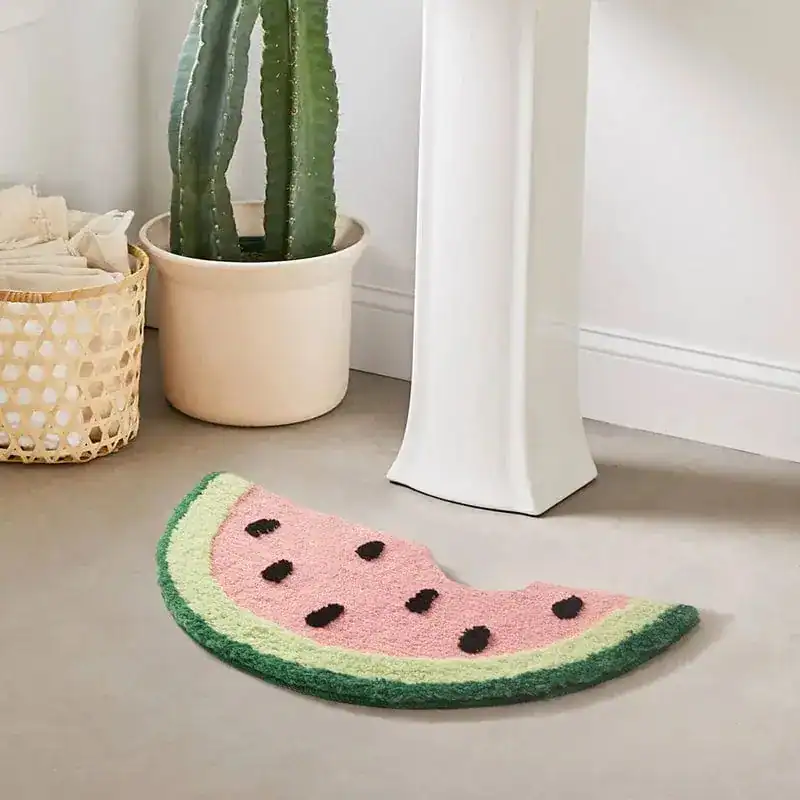 Ronde badmat in watermeloenstijl met roze vacht, antislip voor badkamer.