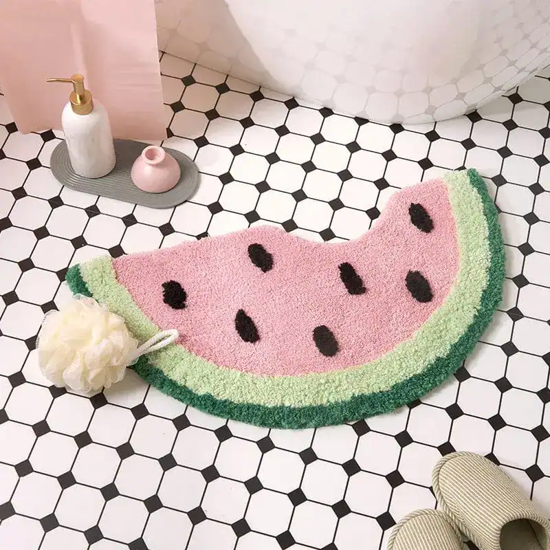 Ronde badmat in vorm van watermeloen, roze en groen, voor badkamer.