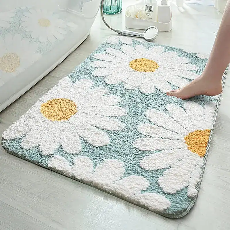 Scandinavische badmat met witte margrietjes en geel hartje, antislip voor badkamer.