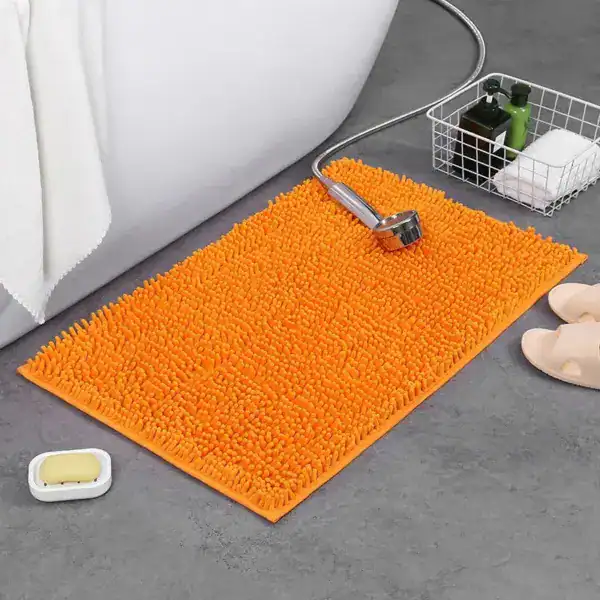 Oranje badmat terracotta met antislip textuur in de badkamer.