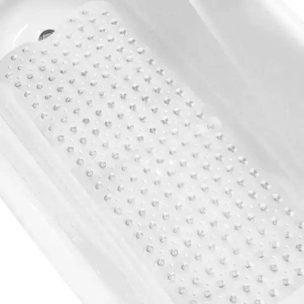 Wit antislip badmat in bad, met zachte stippen voor veiligheid.