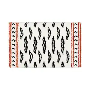 Badmat zwart beige met zwart patroon en rode randen.