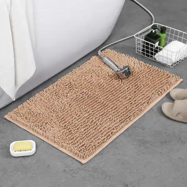 Beige douchemat met antislip textuur in badkamer.