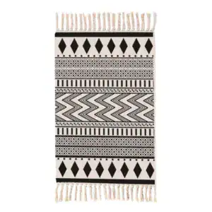Berber badmat met zwart-wit geometrisch patroon en franje.