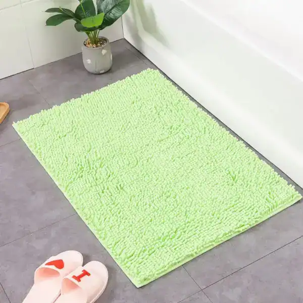 Lichtgroene chenille badmat 60x90 voor badkamer, antislip en comfortabel.