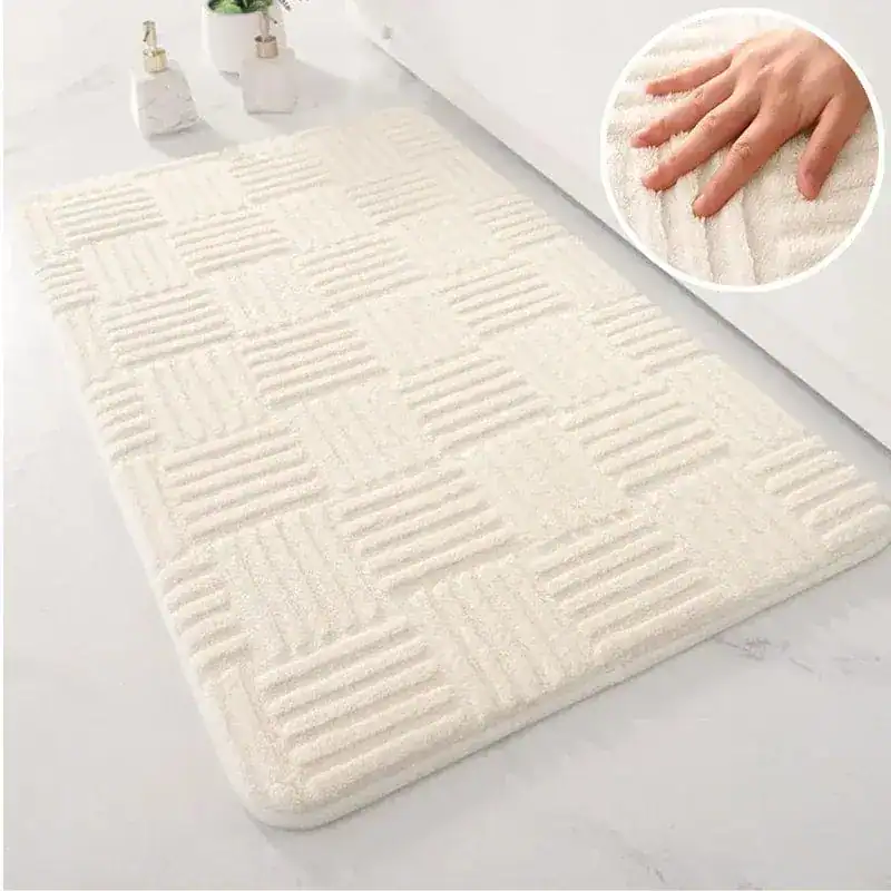 Dikke badmat met gestreept patroon, antislip, voor badkamer.