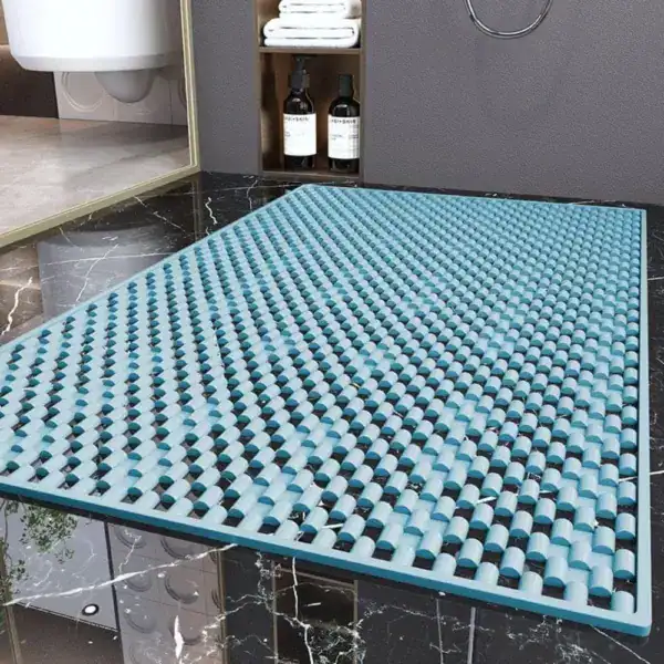 Blauwe douchemat met antislip structuur voor badkamer.